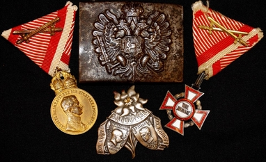 Abzeichen von Uniformen aus dem ersten Weltkrieg